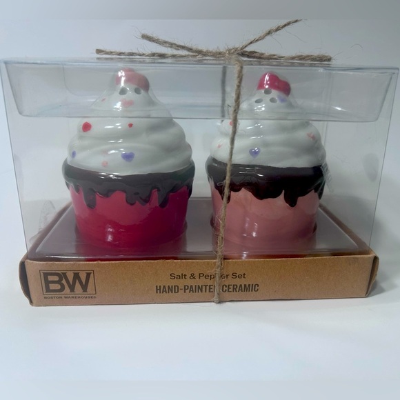 Boston Warehouses - Hand Painted Ceramic Cupcake Salt & Pepper Shakers - BNIB 🧁 - Picture 2 of 8